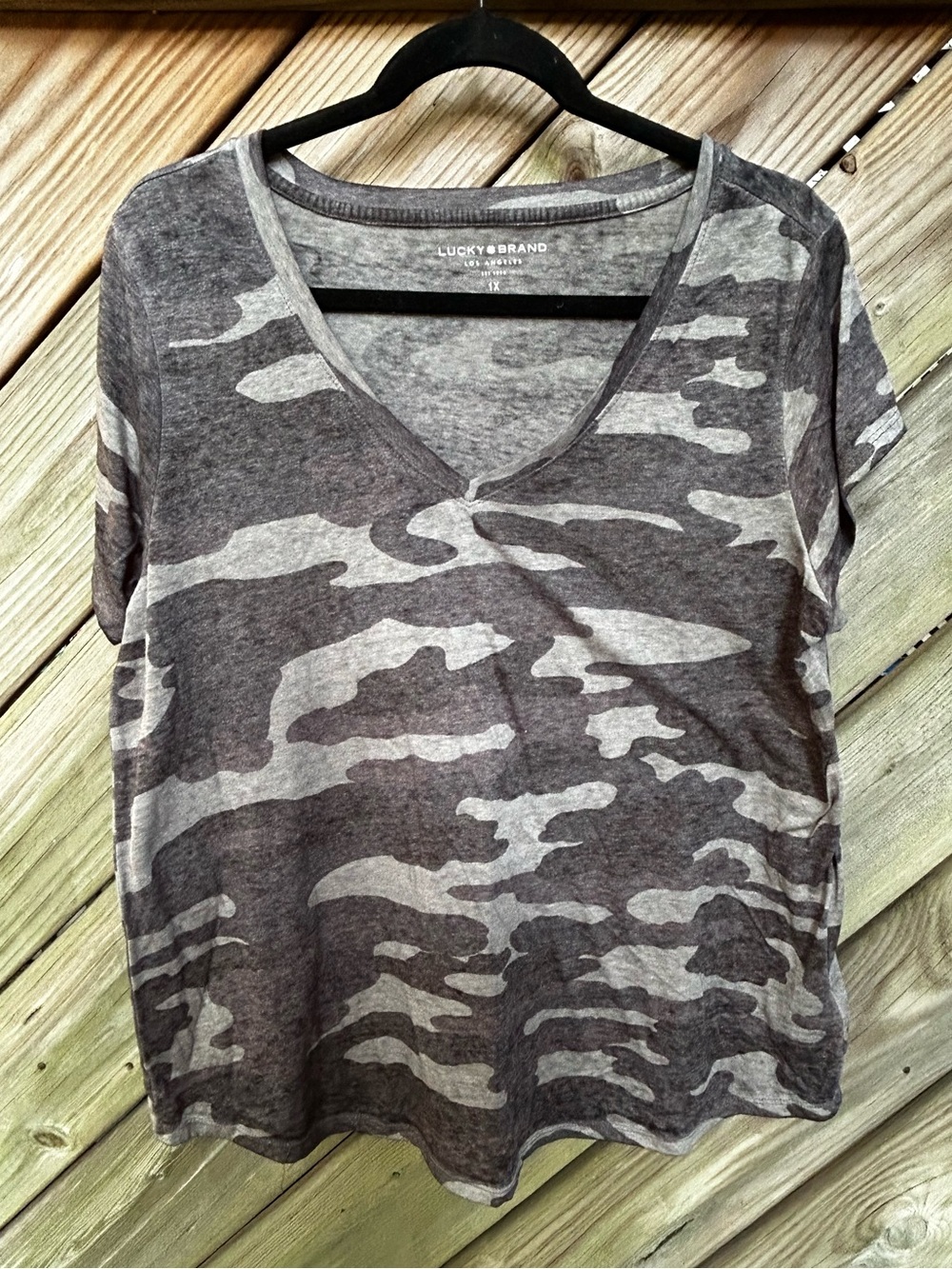 Lucky Brand Women's Gray Camo Burnout V-Neck Tee shirt  size 1X
